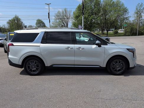 Used 2026 Kia Carnival SX image 2