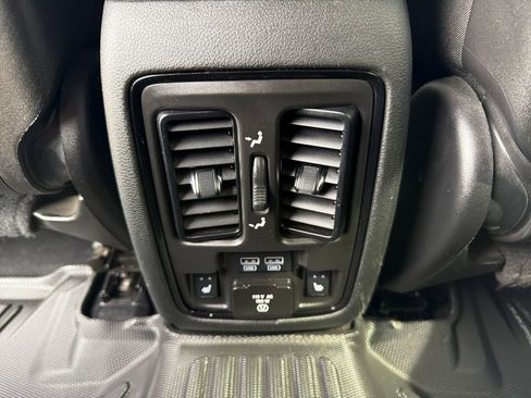 Used 2021 Dodge Durango R/T w/ Tow 'N Go Package AWD/4WD image 19