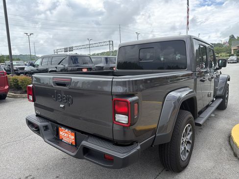 Used 2025 Jeep Gladiator Sport AWD/4WD image 8