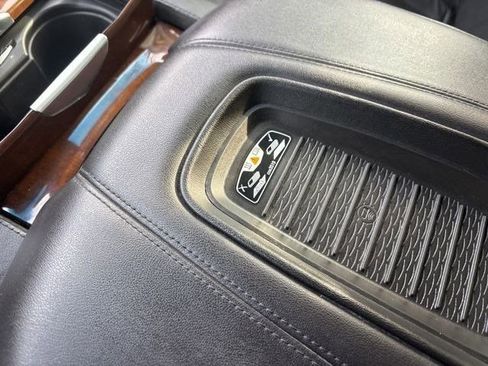 Used 2019 Cadillac Escalade ESV Luxury image 27