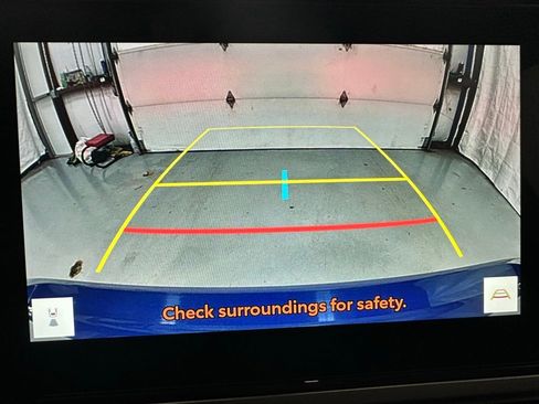 Used 2025 Toyota Camry SE image 39