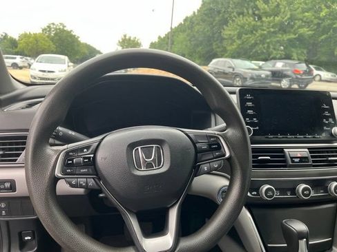 Used 2018 Honda Accord LX image 17