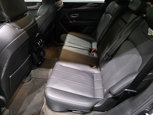 Used 2019 Bentley Bentayga image 11