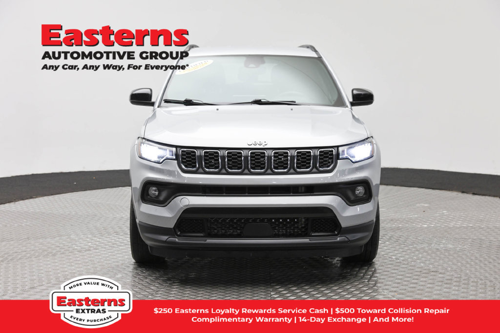 Used 2024 Jeep Compass Latitude AWD/4WD image 3