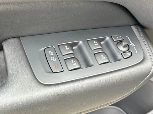 Certified 2025 Volvo XC60 T8 Plus w/ Protection Package Premier image 11