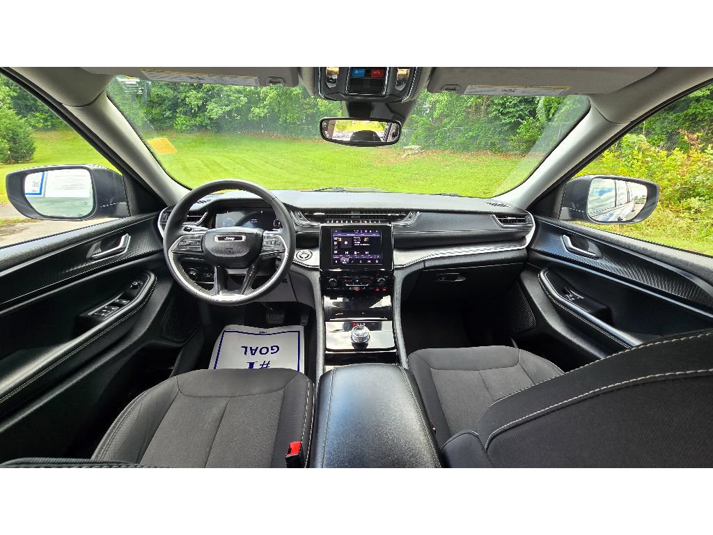 Used 2023 Jeep Grand Cherokee L Laredo AWD/4WD image 13