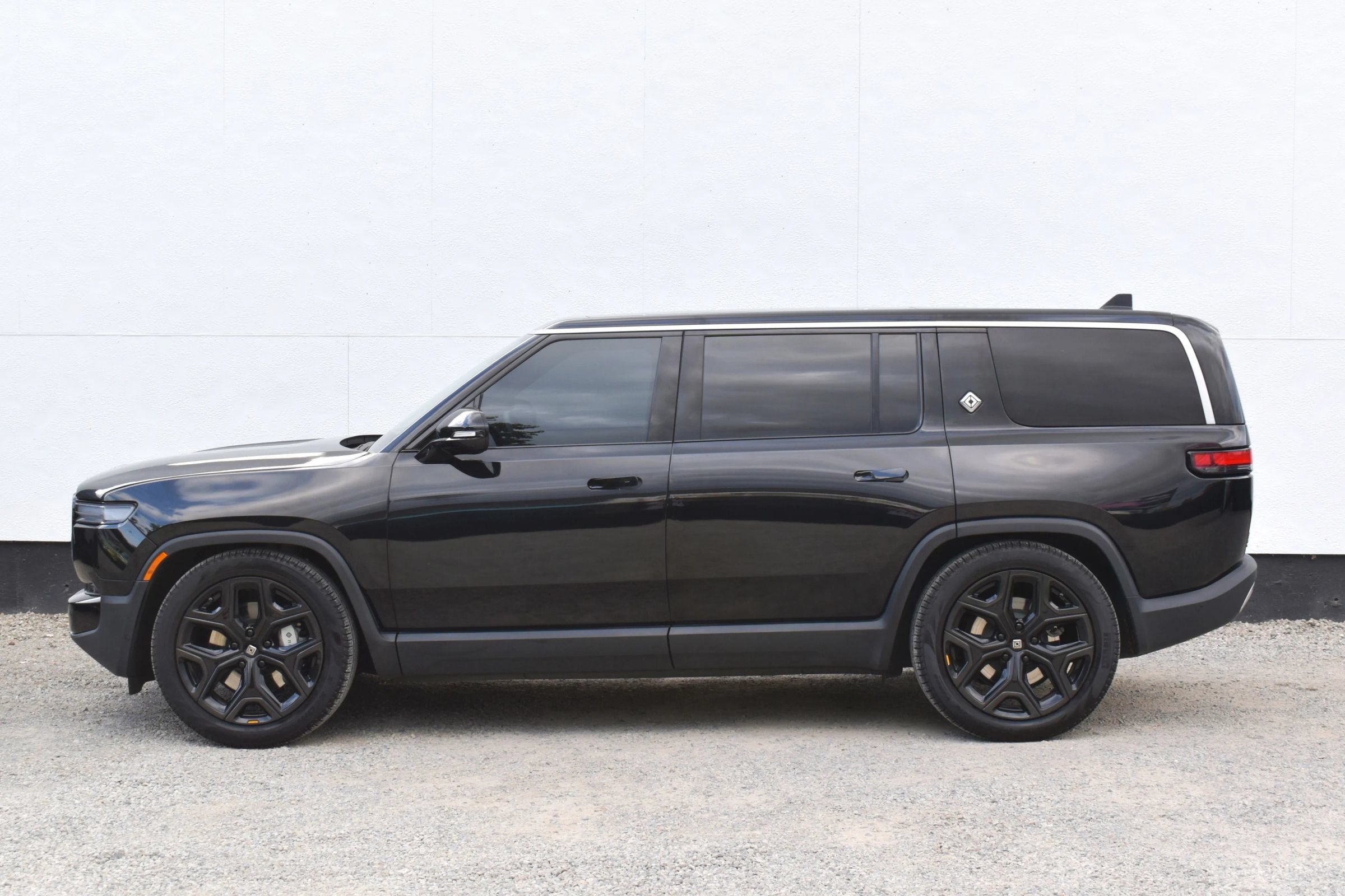 Used 2025 Rivian R1S Adventure Dual AWD/4WD image 9