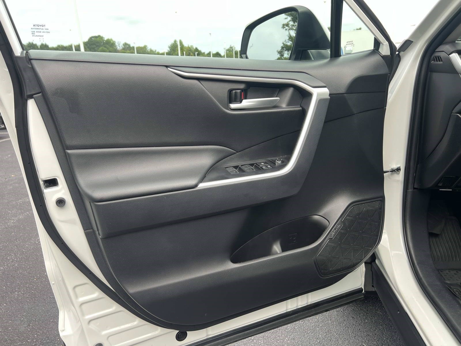 Used 2024 Toyota RAV4 XLE w/ Convenience Package FWD image 16