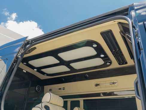 Used 2022 Mercedes-Benz Sprinter 2500 image 52