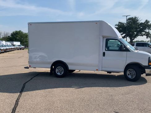 New 2025 GMC Savana 3500 w/ Power Convenience Package RWD image 33