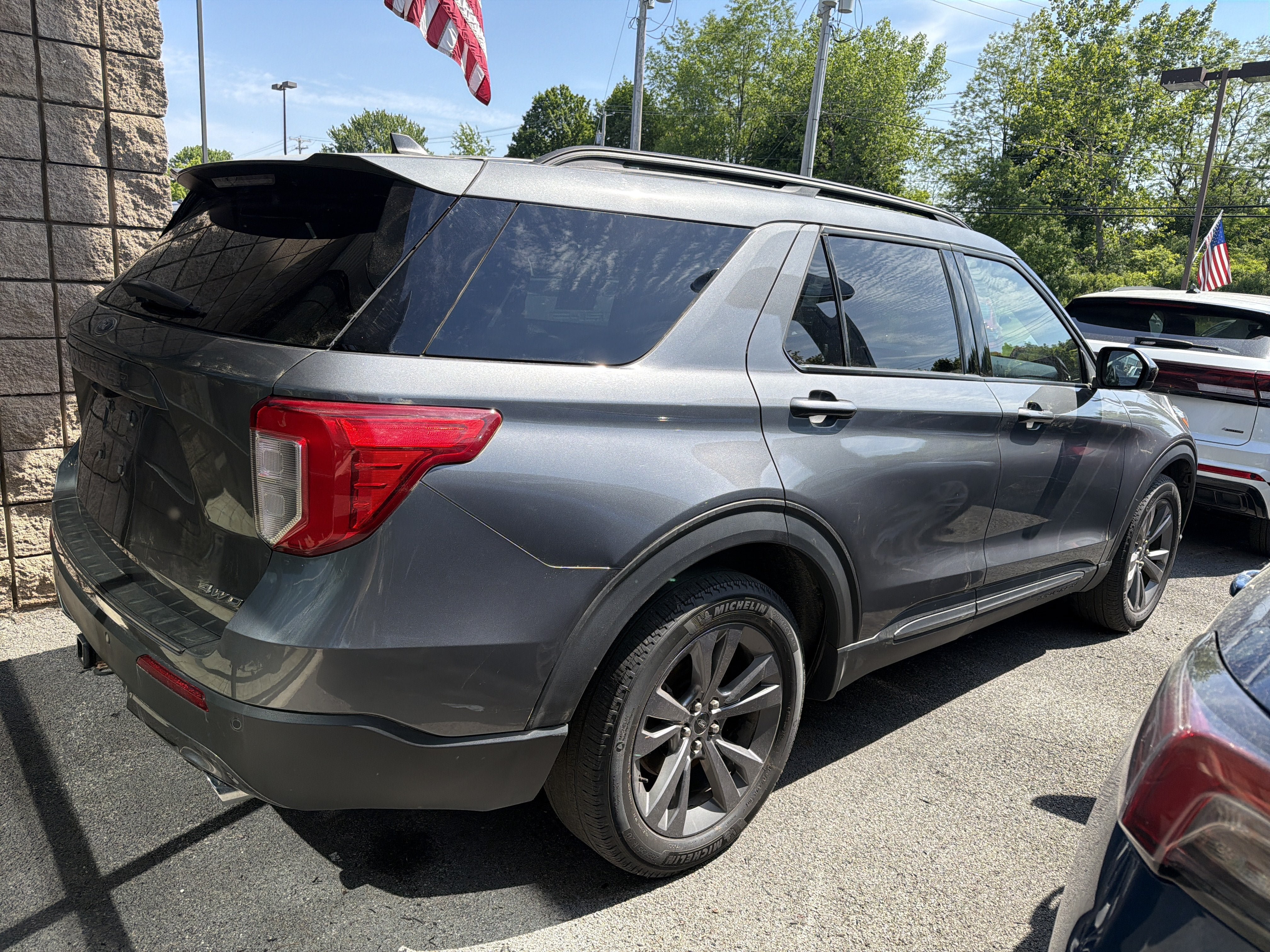 Used 2023 Ford Explorer XLT w/ Equipment Group 202A AWD/4WD image 5