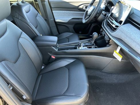 New 2026 Jeep Compass Latitude image 8