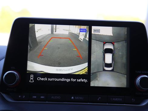 Used 2025 Nissan Sentra SR w/ SR Premium Package image 13