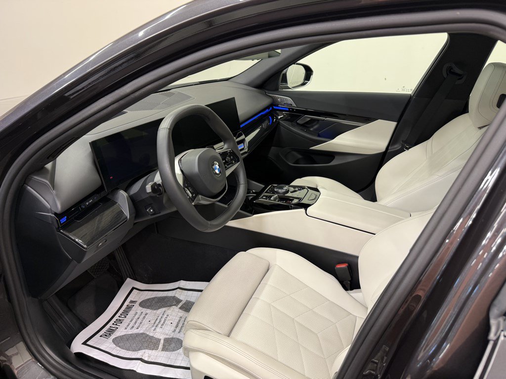 Used 2024 BMW 530i xDrive w/ Premium Package AWD/4WD image 6