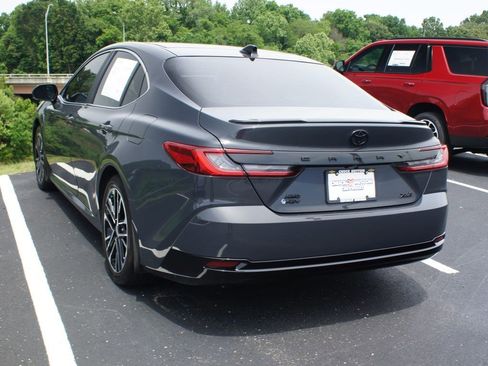 Used 2025 Toyota Camry XLE AWD/4WD image 6
