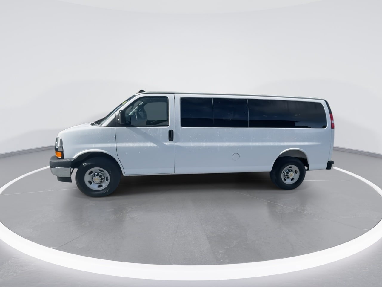 Used 2025 Chevrolet Express 3500 LT w/ LT Preferred Equipment Group RWD image 9