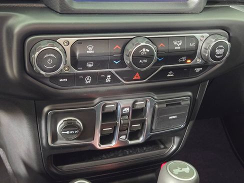 Used 2021 Jeep Wrangler Unlimited Sahara AWD/4WD image 33