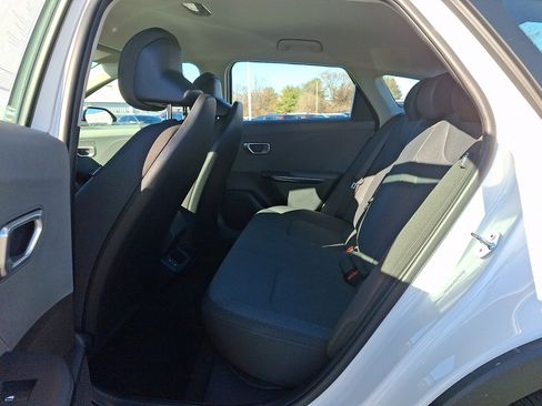 New 2025 Kia K4 LX image 6