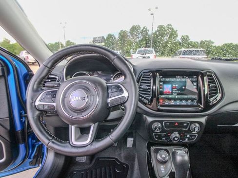 Used 2018 Jeep Compass Limited w/ Navigation Group AWD/4WD image 29