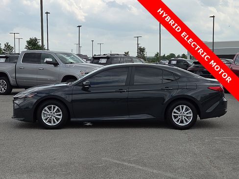 Used 2025 Toyota Camry LE FWD image 3