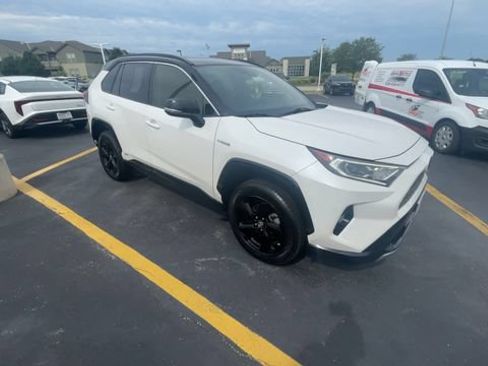 Used 2019 Toyota RAV4 XSE w/ Carpet Mat Package AWD/4WD image 4