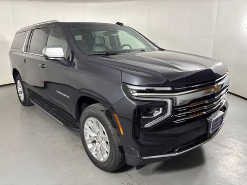 Certified 2025 Chevrolet Suburban Premier AWD/4WD image 2