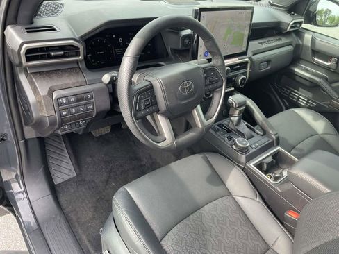 Used 2025 Toyota Tacoma Limited AWD/4WD image 10