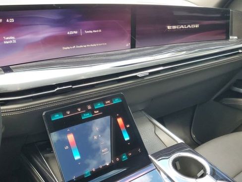 Certified 2025 Cadillac Escalade Sport image 25