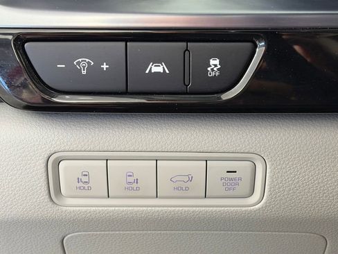 Used 2024 Kia Carnival SX Prestige image 23