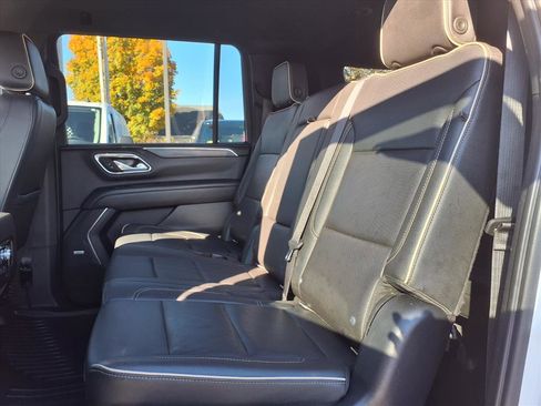 Used 2022 GMC Yukon XL SLT image 7