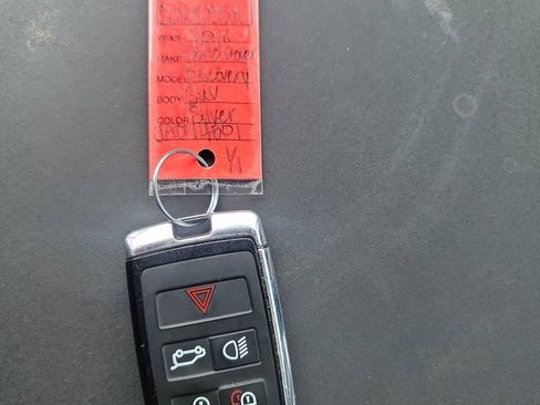 Used 2018 Land Rover Discovery SE image 29