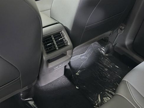 New 2026 Volkswagen Tiguan SE FWD image 24