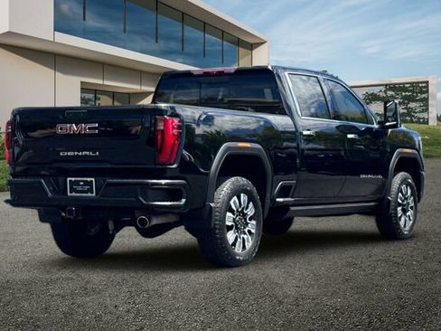 Used 2024 GMC Sierra 2500 Denali w/ Technology Package AWD/4WD image 4