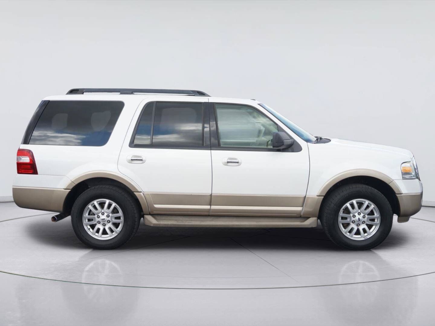 Used 2013 Ford Expedition XLT RWD image 5