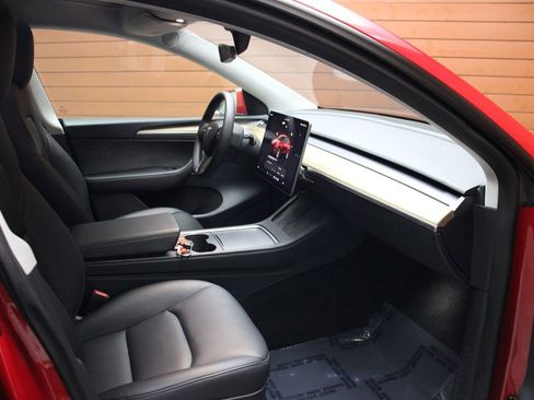 Used 2022 Tesla Model Y Long Range image 34