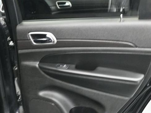 Used 2018 Jeep Grand Cherokee Laredo AWD/4WD image 12