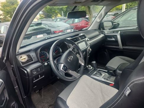 Used 2017 Toyota 4Runner SR5 Premium AWD/4WD image 5
