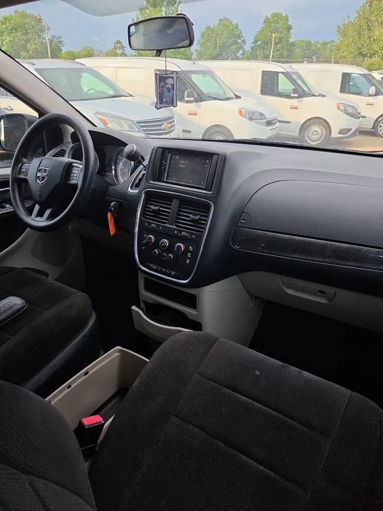 Used 2012 Dodge Grand Caravan SE FWD image 26