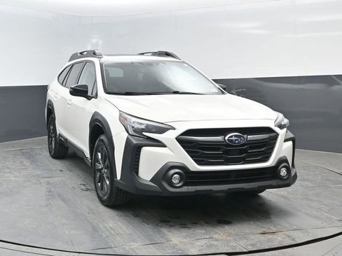 Used 2025 Subaru Outback Onyx Edition AWD/4WD image 2