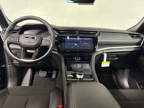 New 2026 Jeep Grand Cherokee Altitude AWD/4WD image 32