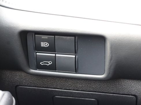 Used 2021 Toyota Highlander XLE image 21