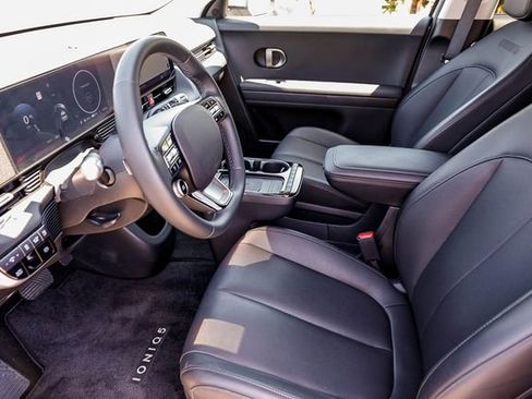 Certified 2025 Hyundai Ioniq 5 SEL RWD image 22