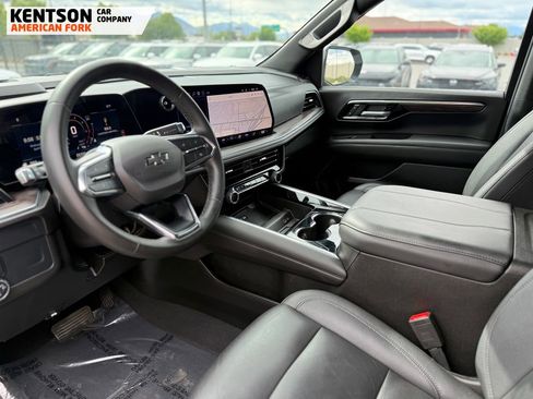 Used 2025 Chevrolet Suburban Z71 AWD/4WD image 35