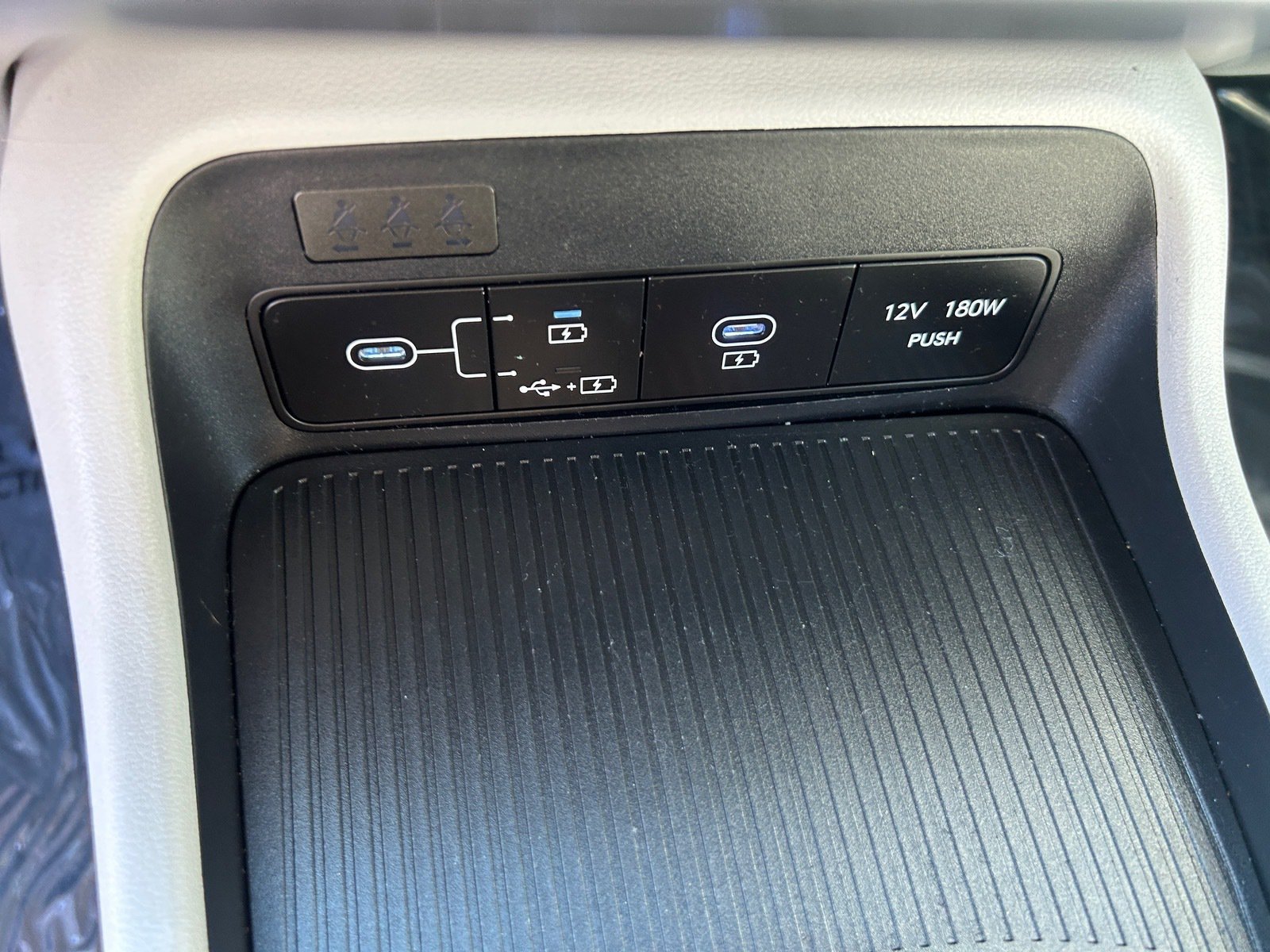 Used 2025 Hyundai Kona SEL FWD image 25