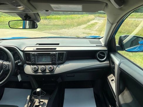 Used 2018 Toyota RAV4 LE w/ All Weather Liner Package FWD image 31