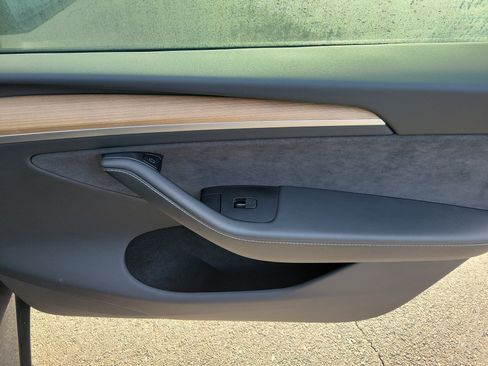 Used 2023 Tesla Model Y Long Range image 10