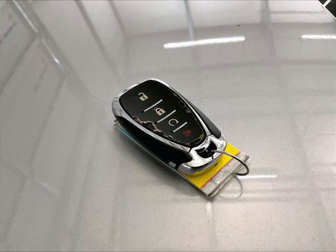 Used 2022 Chevrolet Trax LT w/ LT Convenience Package image 9