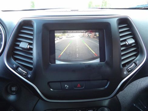 Used 2019 Jeep Cherokee Latitude Plus image 25