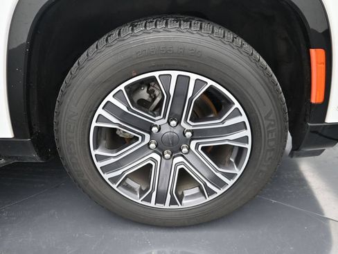 Used 2024 Jeep Wagoneer Series II RWD image 16