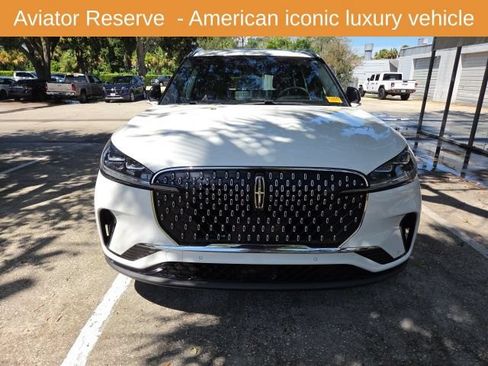 Used 2025 Lincoln Aviator Reserve w/ Illumination Package RWD image 2